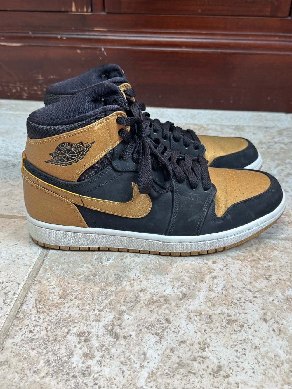 Jordan 1 Mid Melo Black & Gold